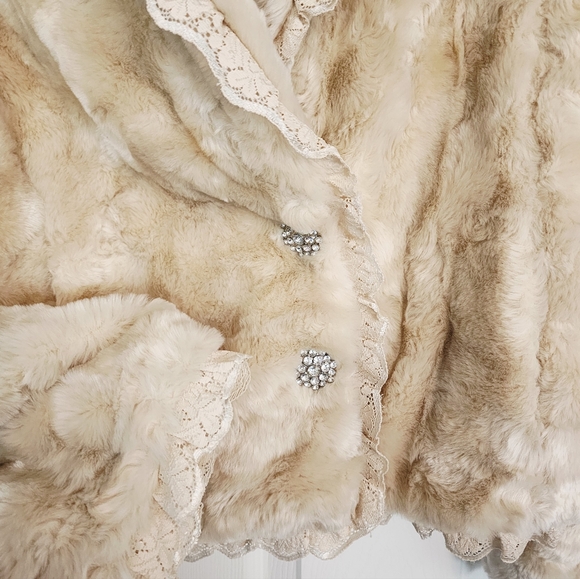 Black Rivet, Faux Fur Cream Jacket Size Large - UNWORN - Picture 4 of 9